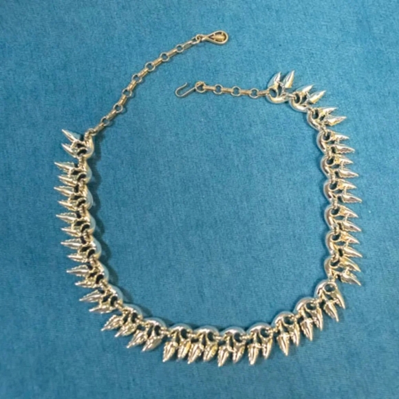 VINTAGE CORO LEAF NECKLACE Gold Tone Double Leaf Links Mid Century - Picture 6 of 7